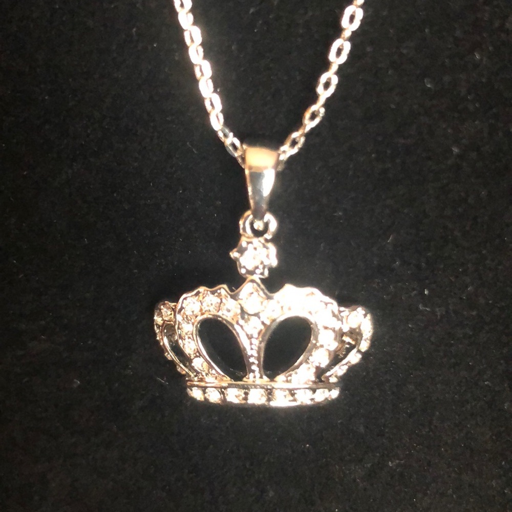 Crown pendant silver plated necklace NWT